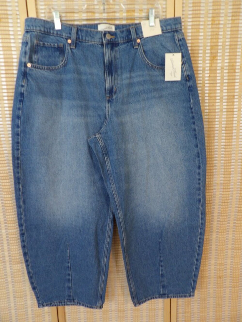 NWT Women's Universal Thread Size 16 High-Rise Easy Barrel Ankle Jeans - Picture 2 of 6